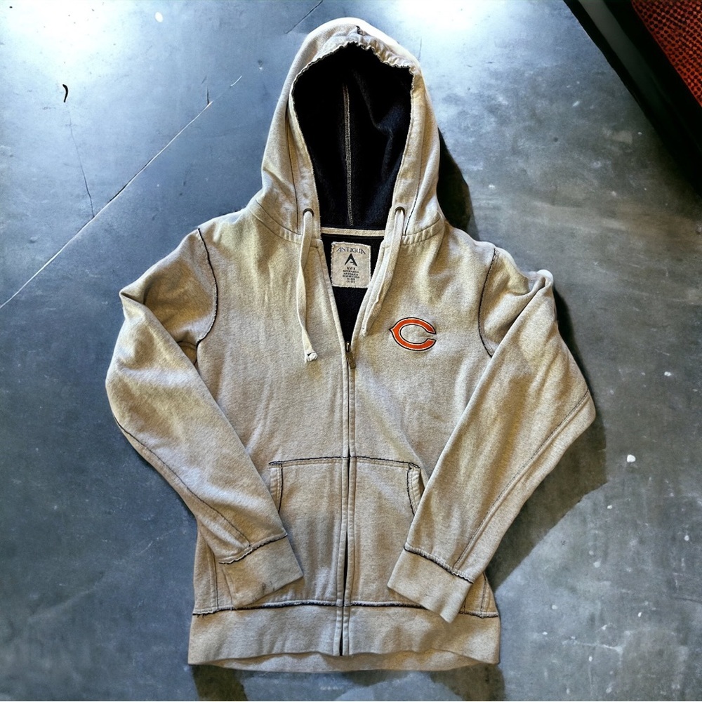 Men’s Antigua Chicago Bears zip up hoodie. Heather gray. Size medium.